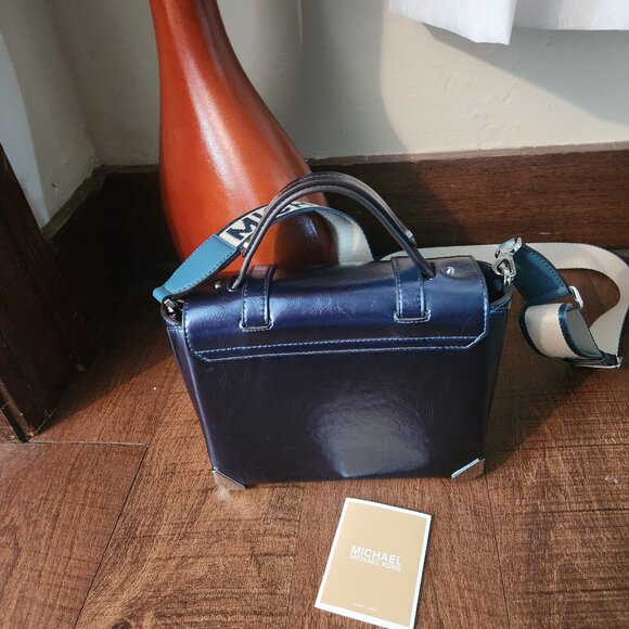 NWOT  Michael Kors Manhattan Metallic Satchel/Crossbody purse  Medium - Picture 4 of 15